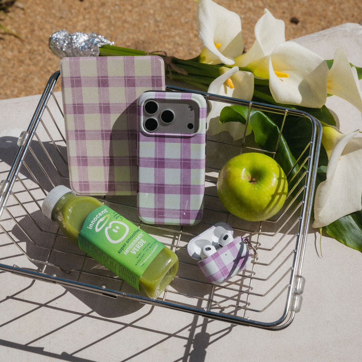 Lilac Meadow AirPods Case — InstaCase Portugal